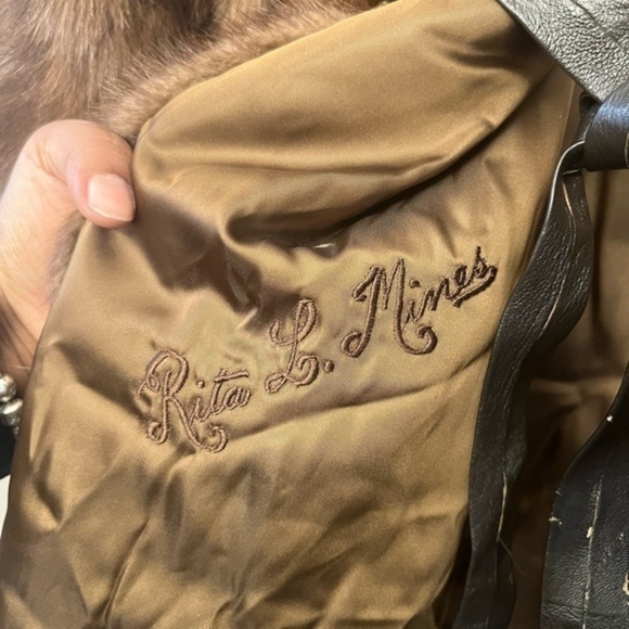 The bon Marche Fur salon belted mink coat. Classy, classi 1950s stylee fur coat! - Picture 7 of 13